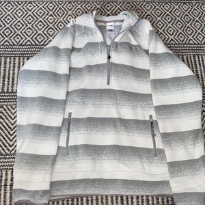 Women’s 1/4 Zip North Face Sweater